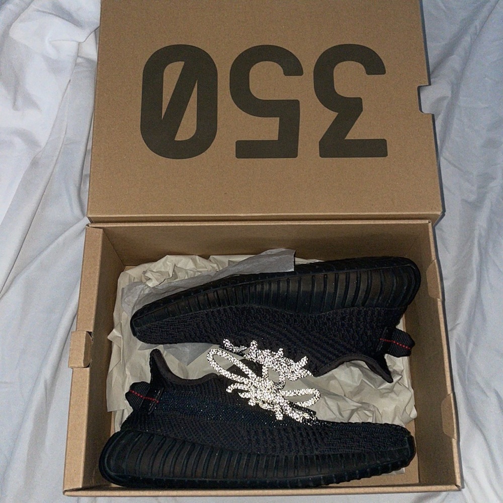 Yeezy Boost 350 V2 all black - Picture 10 of 10
